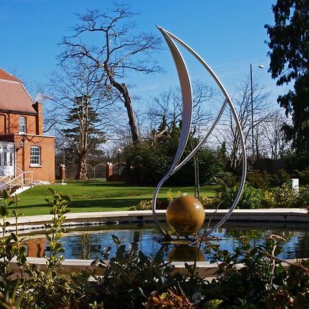 The Pinewood Hotel Слау Екстер'єр фото