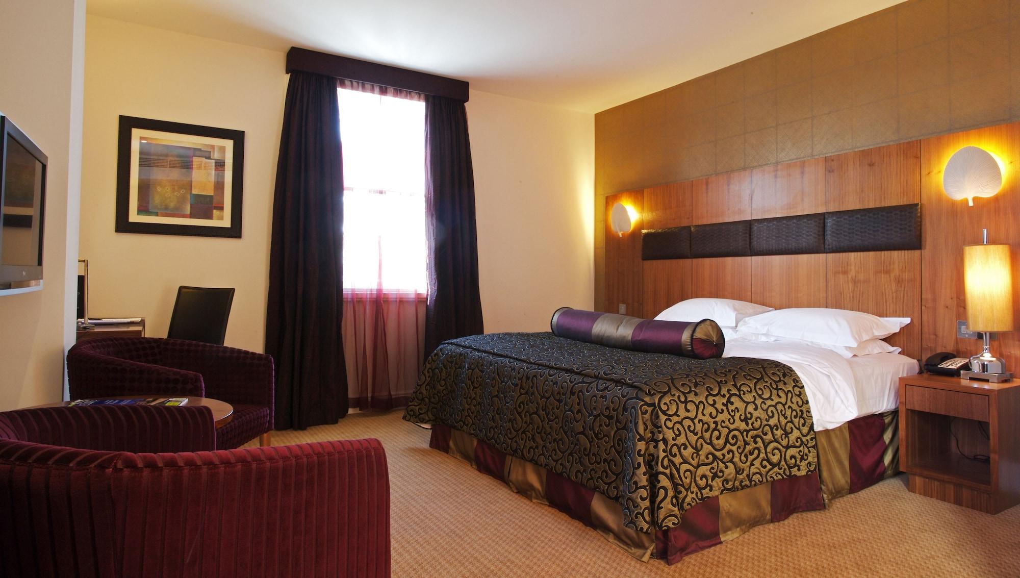 The Pinewood Hotel Слау Екстер'єр фото
