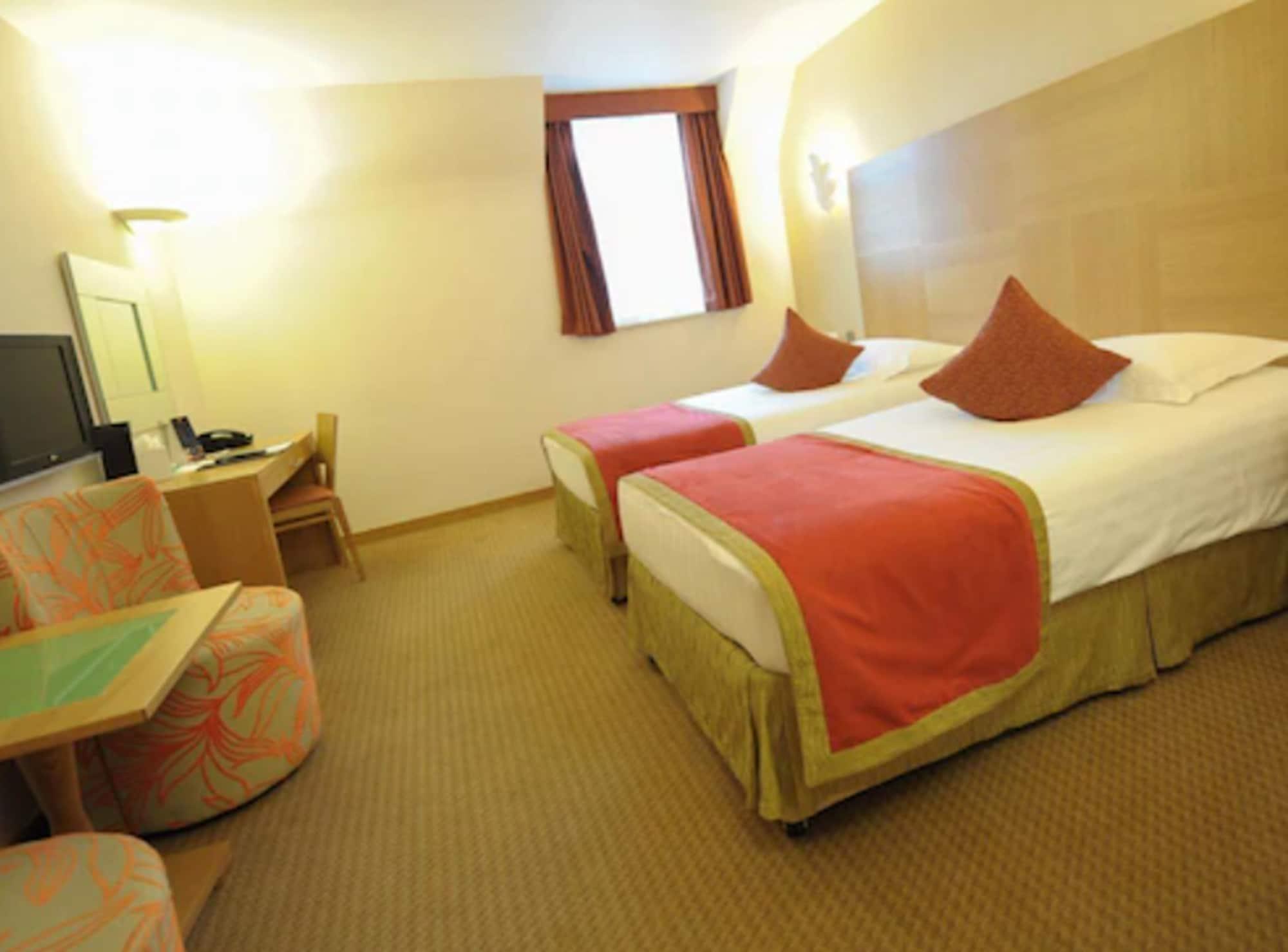 The Pinewood Hotel Слау Екстер'єр фото