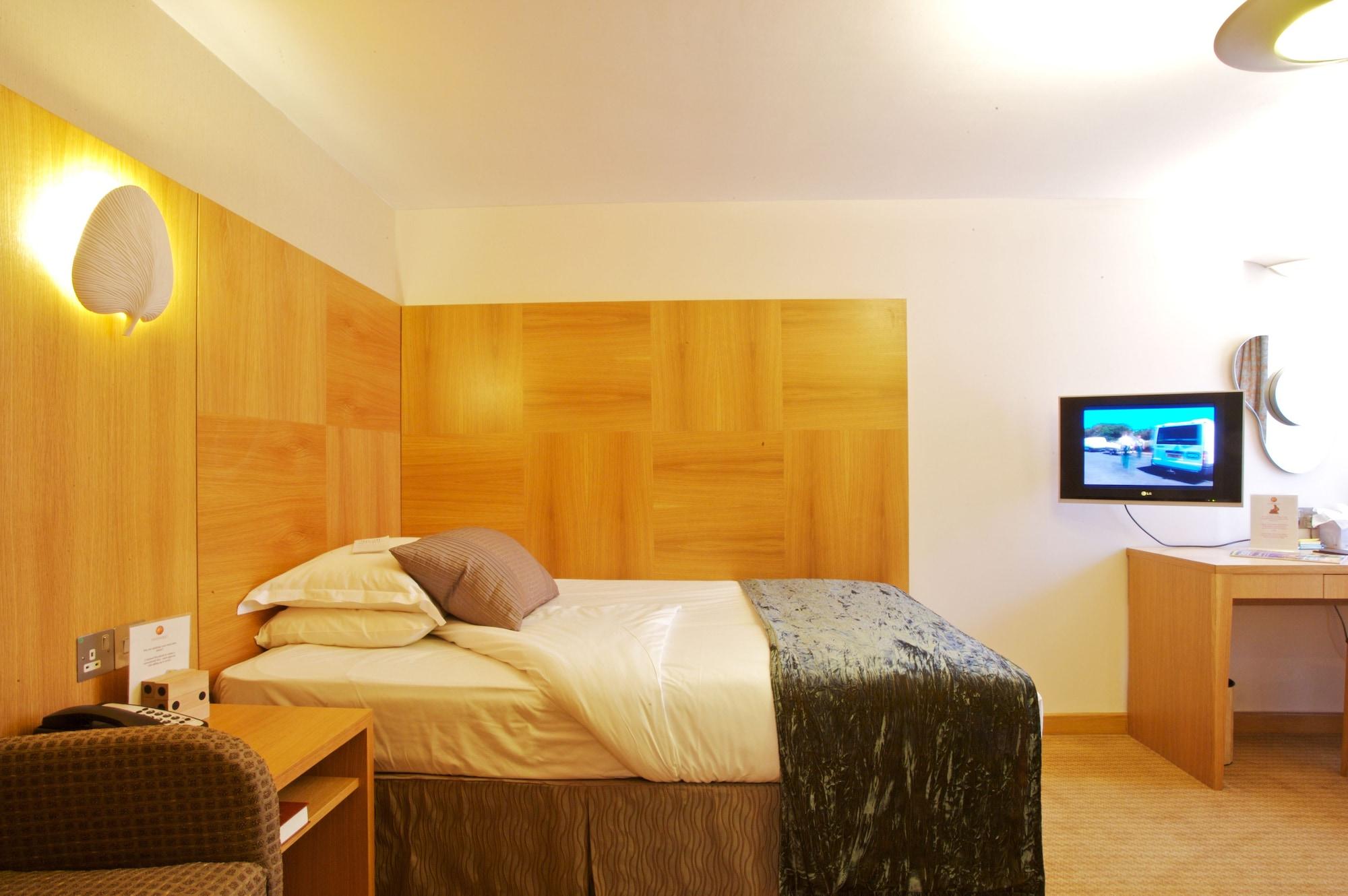 The Pinewood Hotel Слау Екстер'єр фото