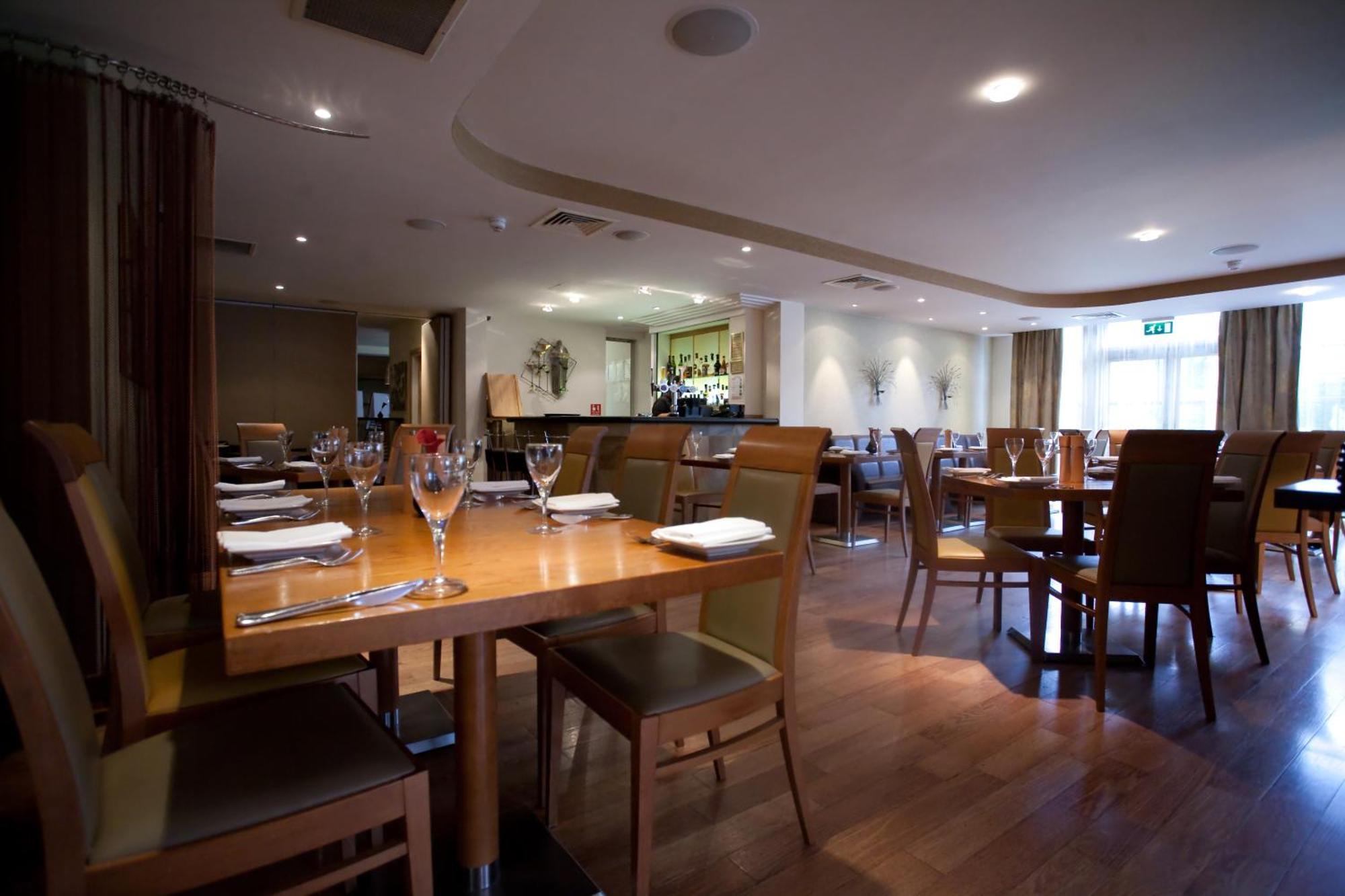 The Pinewood Hotel Слау Екстер'єр фото