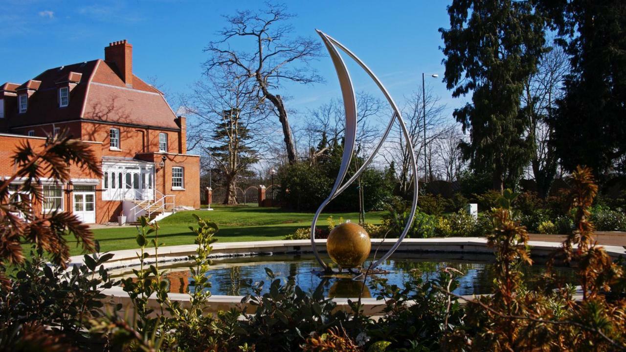 The Pinewood Hotel Слау Екстер'єр фото