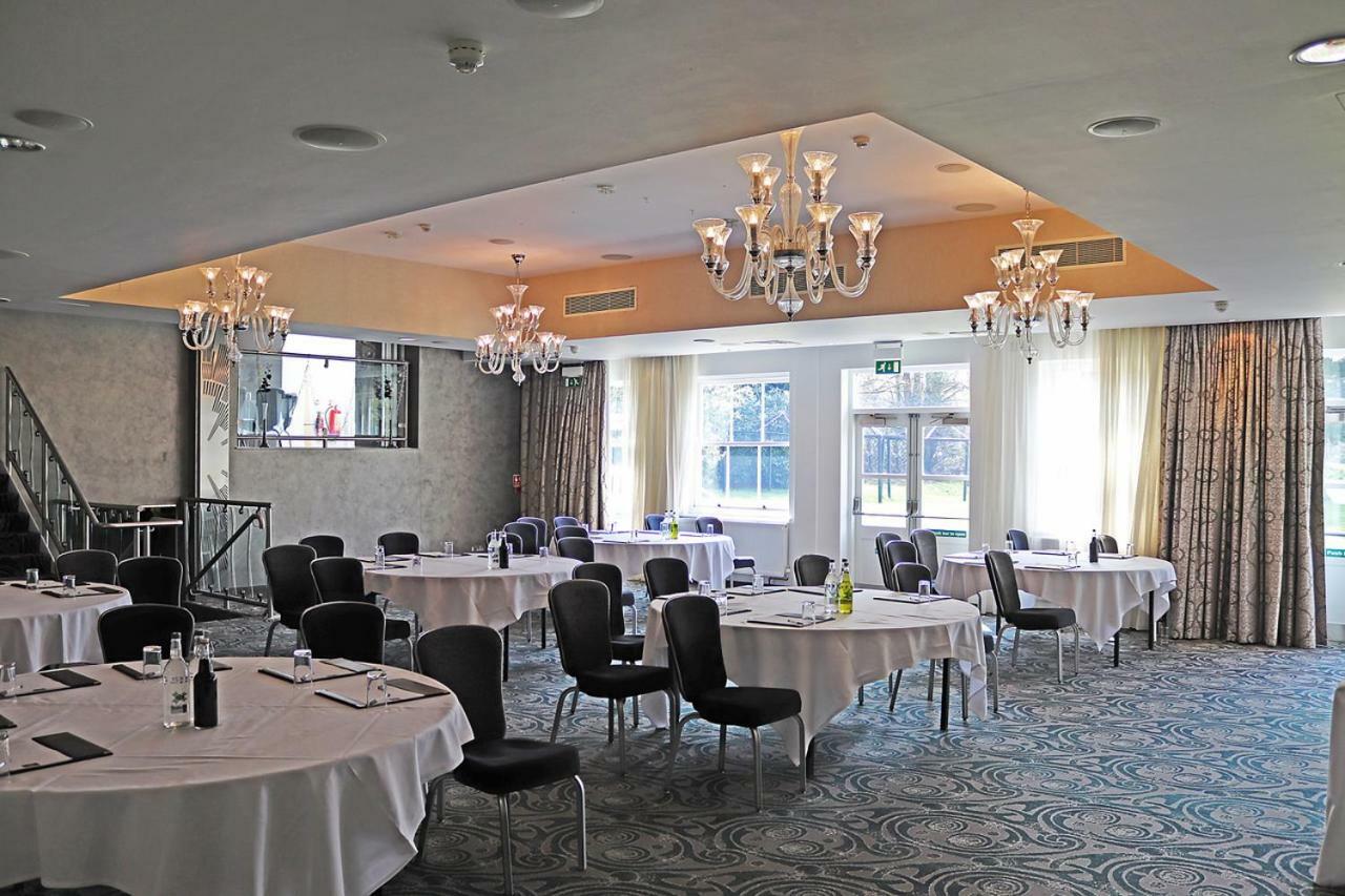 The Pinewood Hotel Слау Екстер'єр фото