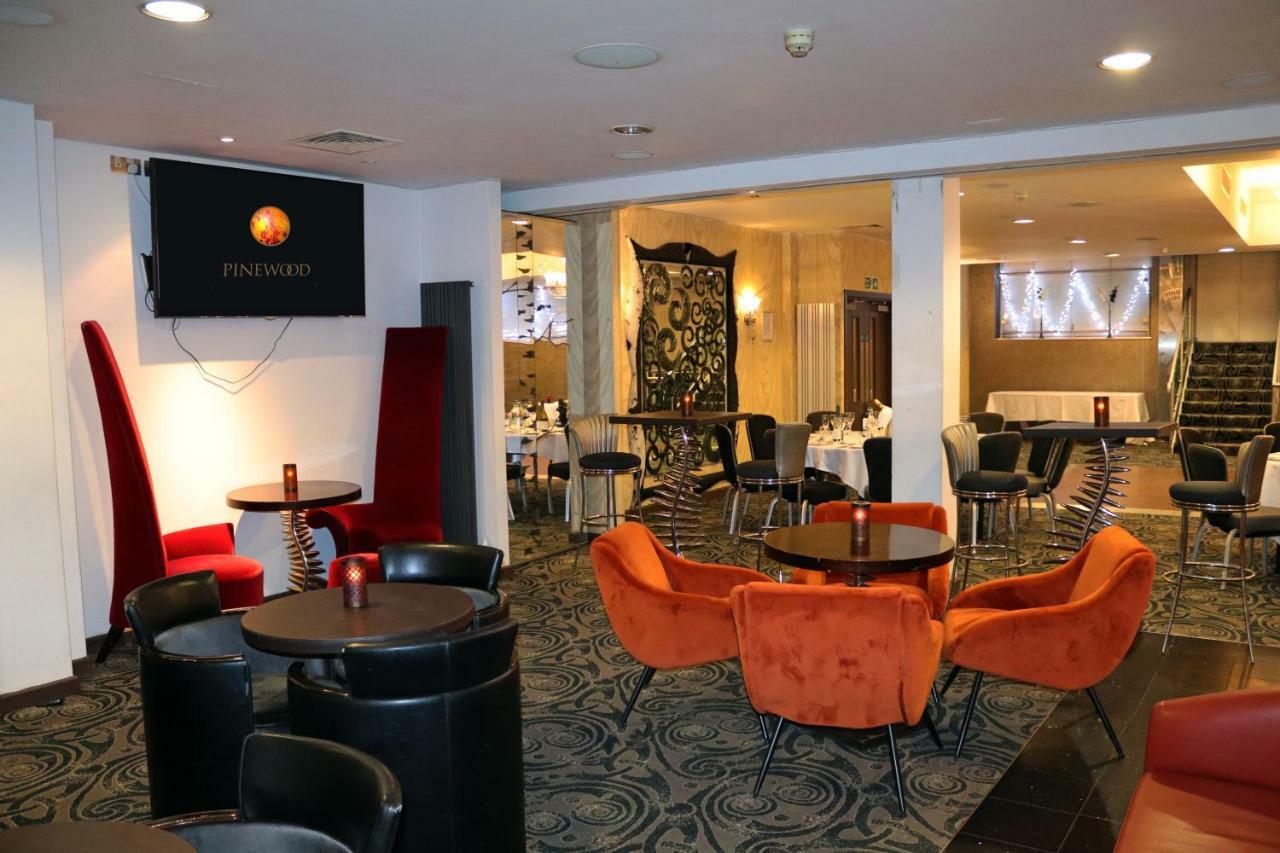 The Pinewood Hotel Слау Екстер'єр фото